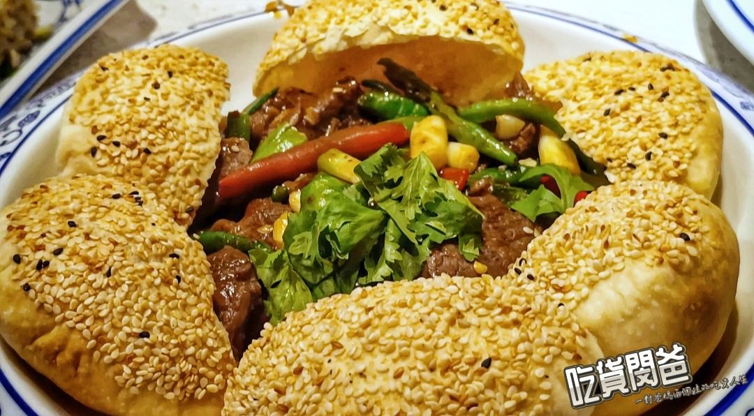 LA時尚川菜 • 台南善化 • 超狂片皮鴨、麻辣鴨鍋必點！給你滿滿川味江湖菜色，讓你呼朋引伴的聚餐首選！