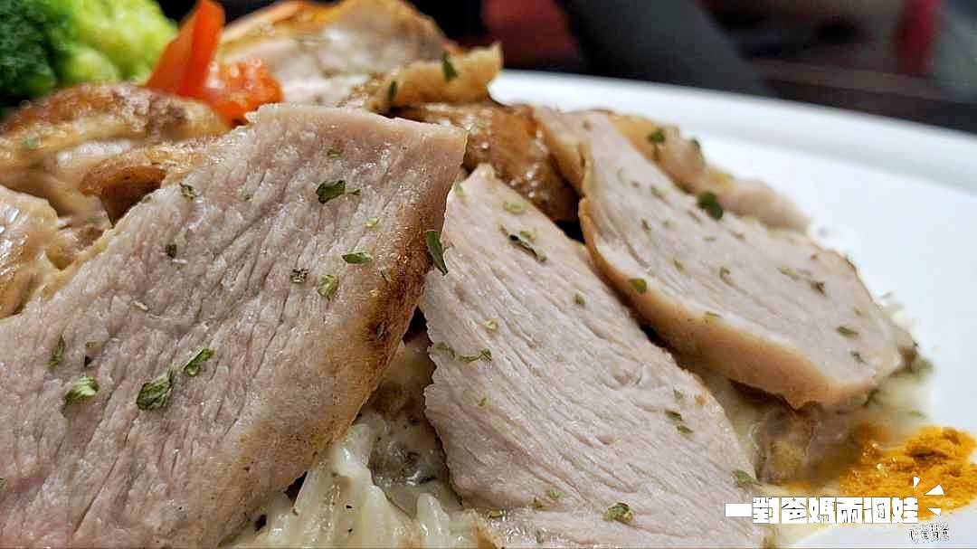 ROSA義大利餐廳。高雄左營。肉大塊!海味鮮!份量霸氣!價格更是高CP且貼近人心的義大利料理,讓你一吃愛上! - 第30張圖 ROSA義大利餐廳。高雄左營。肉大塊!海味鮮!份量霸氣!價格更是高CP且貼近人心的義大利料理,讓你一吃愛上!
