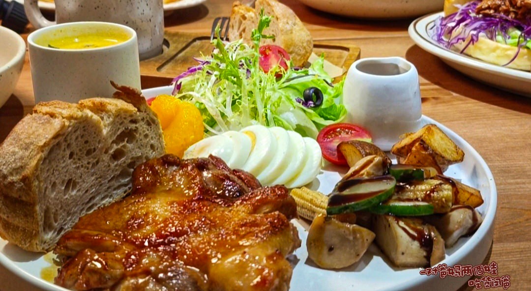 夏德莉brunch.pasta巨蛋店|高雄左營|療癒系手撕漢堡、義大利麵、燉飯,遇上視覺系飲品甜點,一次吃上,絕對愛上! - 第9張圖 夏德莉brunch.pasta巨蛋店|高雄左營|療癒系手撕漢堡、義大利麵、燉飯,遇上視覺系飲品甜點,一次吃上,絕對愛上!