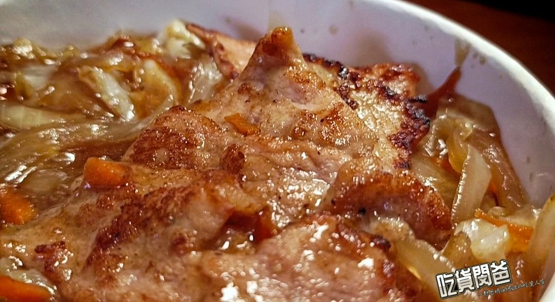 搞頑皮咖哩 • 高雄苓雅 • 濃郁醬香咖哩混搭金黃酥香豬排、多汁鮮嫩唐揚雞啵棒，剝皮辣椒烘蛋更是一吃愛上！