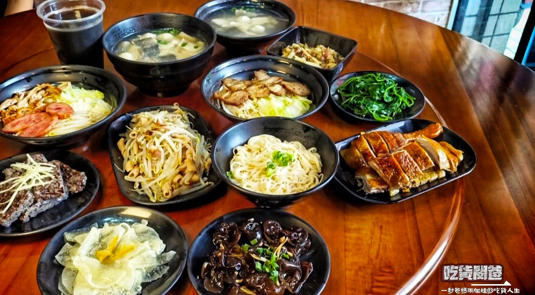 老爺美食館|高雄三民|近一甲子的米其林必比登2023平價小吃,焦糖燻鴨、香茅煎肉飯、三骨魚湯讓人一吃愛上! - 第11張圖 老爺美食館|高雄三民|近一甲子的米其林必比登2023平價小吃,焦糖燻鴨、香茅煎肉飯、三骨魚湯讓人一吃愛上!
