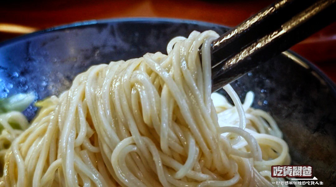 老爺美食館|高雄三民|近一甲子的米其林必比登2023平價小吃,焦糖燻鴨、香茅煎肉飯、三骨魚湯讓人一吃愛上! - 第44張圖 老爺美食館|高雄三民|近一甲子的米其林必比登2023平價小吃,焦糖燻鴨、香茅煎肉飯、三骨魚湯讓人一吃愛上!