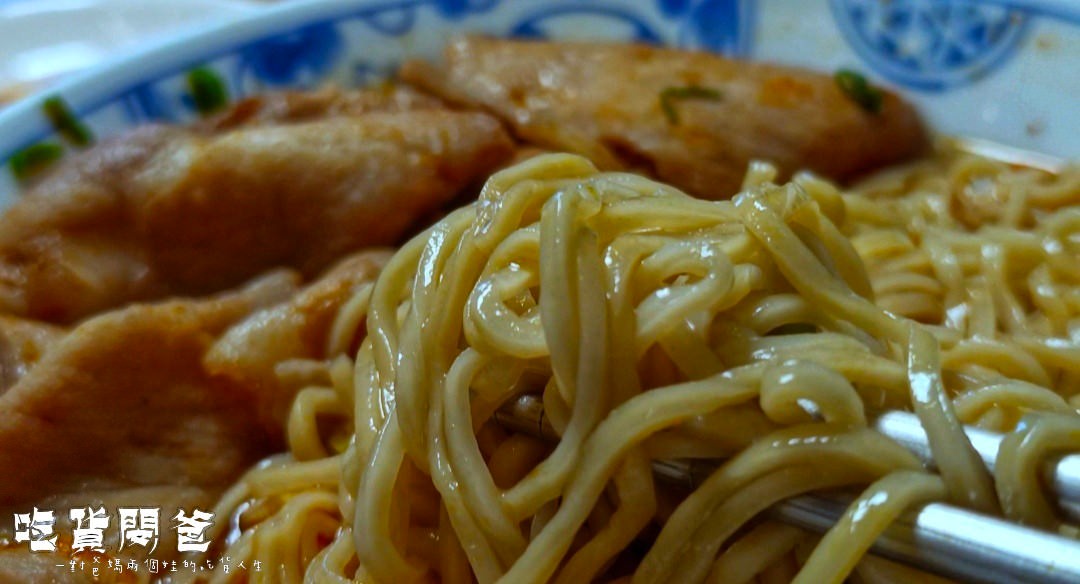 臺灣麵雞飯 ║ 高雄鳳山 ║ 從白天晚上到消夜都能吃上的超派厚切牛肉麵、滿嘴雞油香的臺灣雞飯,一吃愛上! - 第45張圖 臺灣麵雞飯 ║ 高雄鳳山 ║ 從白天晚上到消夜都能吃上的超派厚切牛肉麵、滿嘴雞油香的臺灣雞飯,一吃愛上!