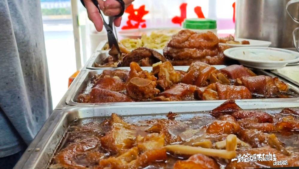 阿春師什菜｜高雄左營｜從小吃到大到古早味，雜菜配白飯是標配、筍乾封肉必點，一吃愛上的美味！