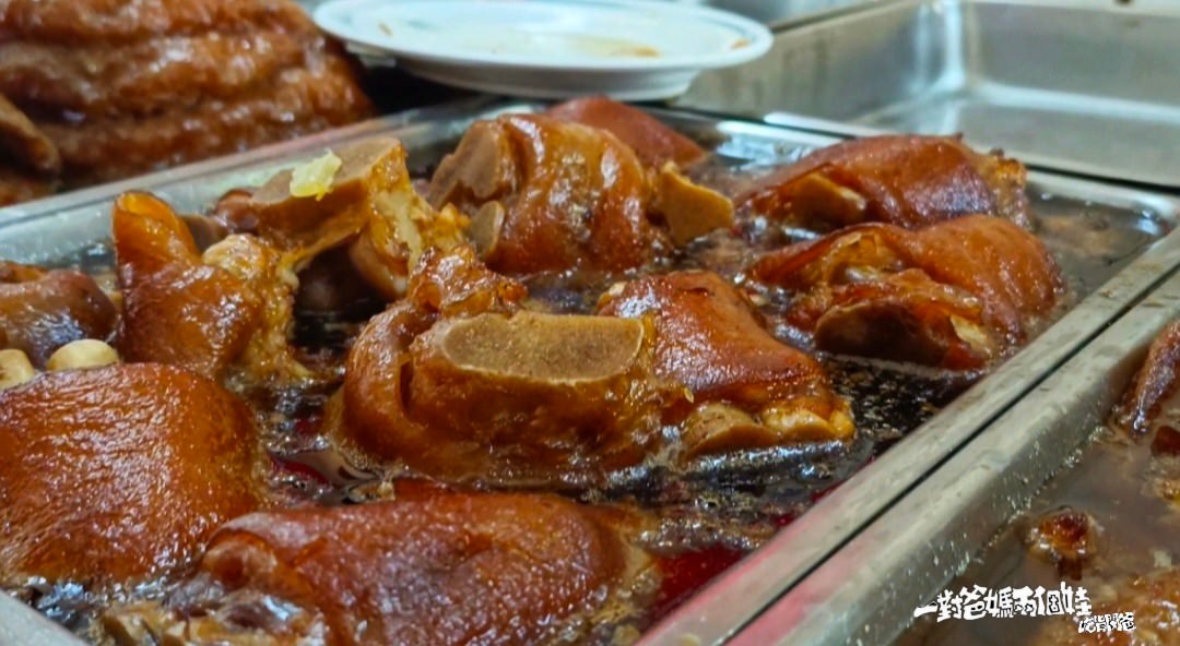 阿春師什菜｜高雄左營｜從小吃到大到古早味，雜菜配白飯是標配、筍乾封肉必點，一吃愛上的美味！