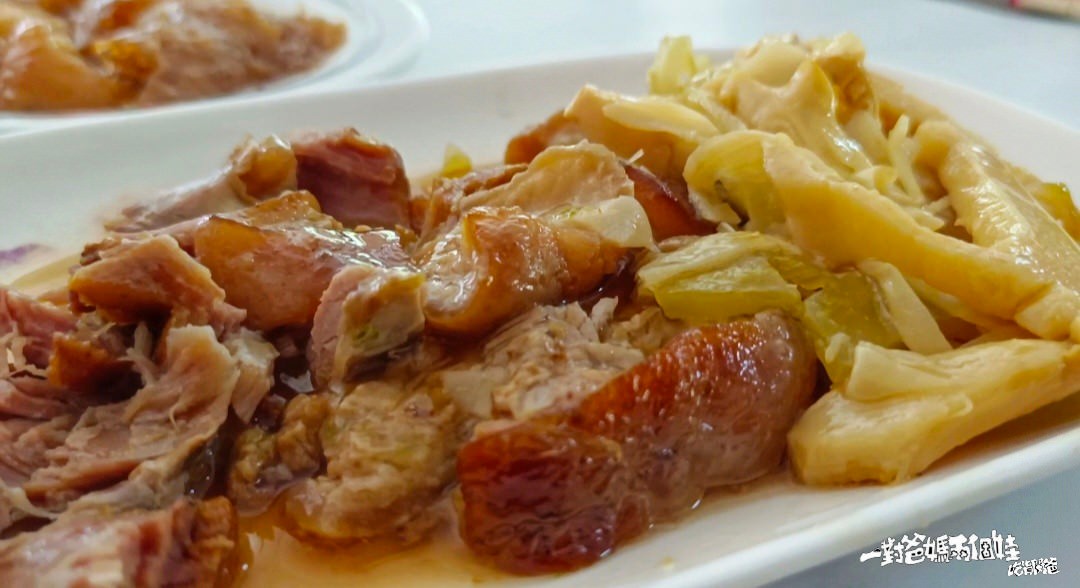 阿春師什菜｜高雄左營｜從小吃到大到古早味，雜菜配白飯是標配、筍乾封肉必點，一吃愛上的美味！