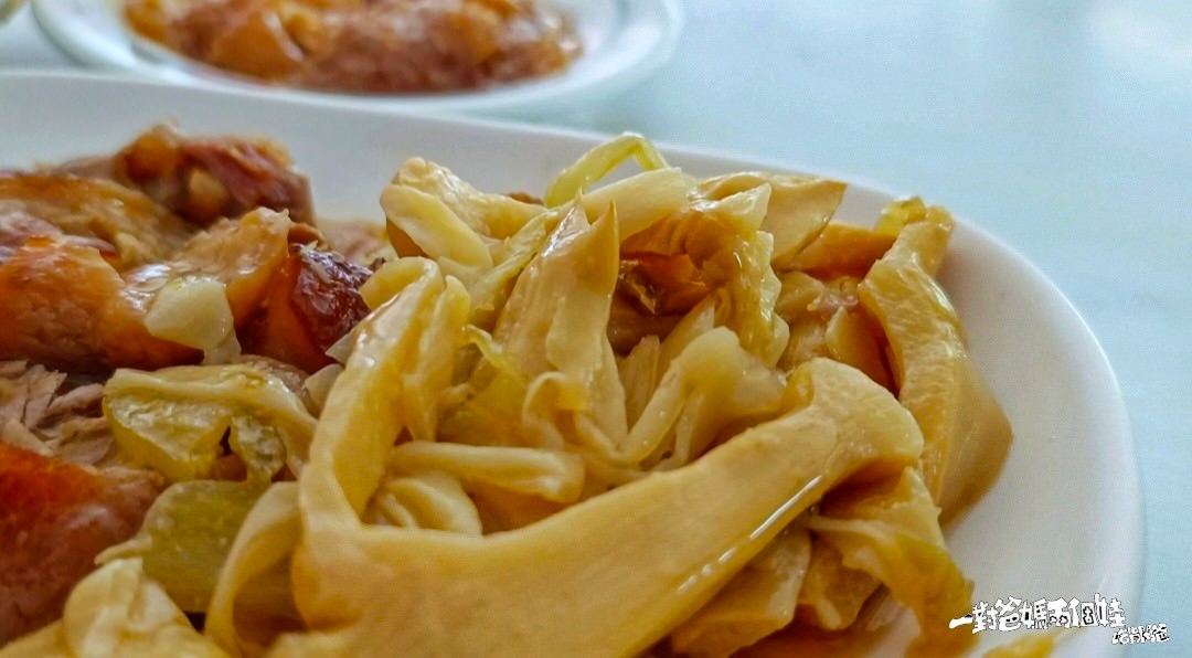 阿春師什菜｜高雄左營｜從小吃到大到古早味，雜菜配白飯是標配、筍乾封肉必點，一吃愛上的美味！