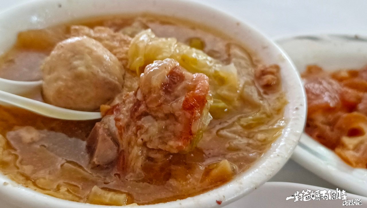 阿春師什菜｜高雄左營｜從小吃到大到古早味，雜菜配白飯是標配、筍乾封肉必點，一吃愛上的美味！