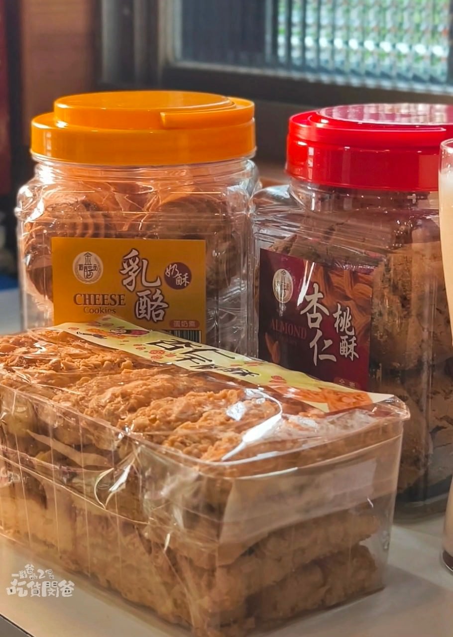 金醇御品｜高雄內惟黃昏市場｜超強杏仁茶，超香醇、超順口不沙沙，一喝愛上，手作杏仁千層酥更是涮嘴超香！