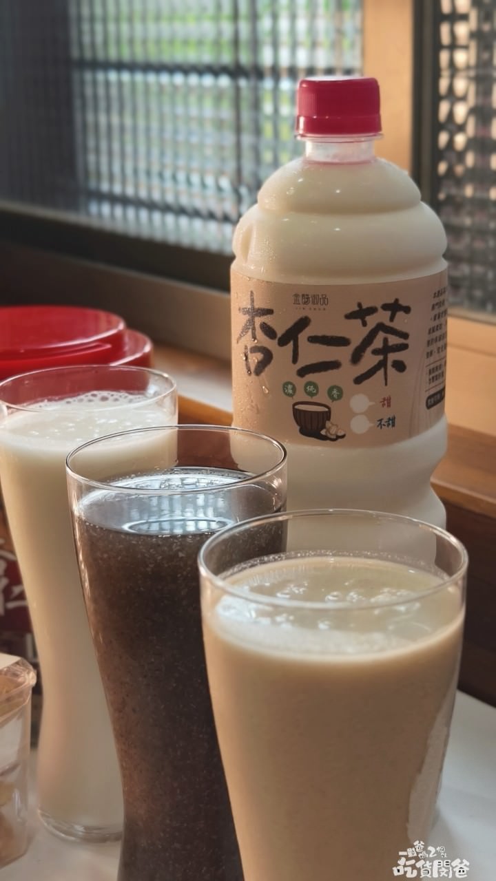 金醇御品｜高雄內惟黃昏市場｜超強杏仁茶，超香醇、超順口不沙沙，一喝愛上，手作杏仁千層酥更是涮嘴超香！