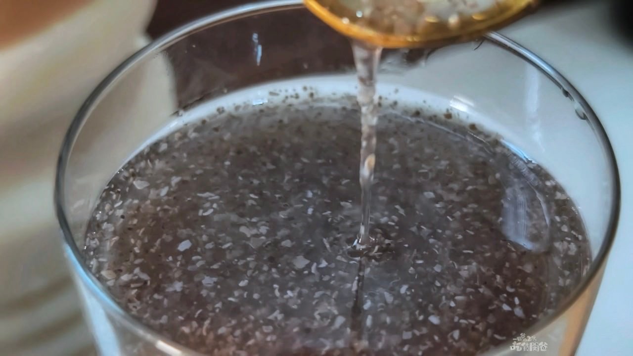金醇御品｜高雄內惟黃昏市場｜超強杏仁茶，超香醇、超順口不沙沙，一喝愛上，手作杏仁千層酥更是涮嘴超香！