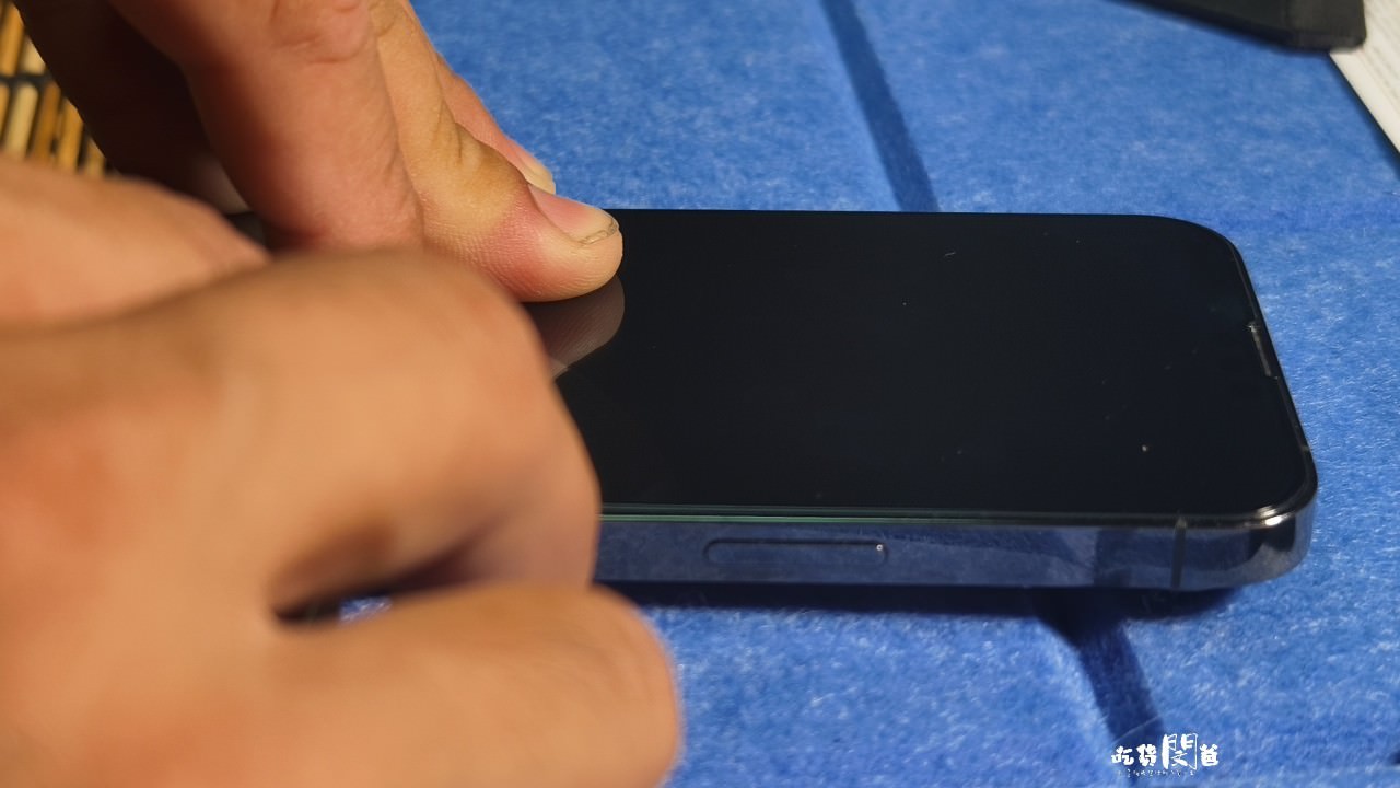JiaPlus 佳佳貼|iphone手機保護貼推薦,抗藍光、高透光、耐磨抗污、防水防刮,台灣製造的優質保護貼! - 第23張圖 JiaPlus 佳佳貼|iphone手機保護貼推薦,抗藍光、高透光、耐磨抗污、防水防刮,台灣製造的優質保護貼!