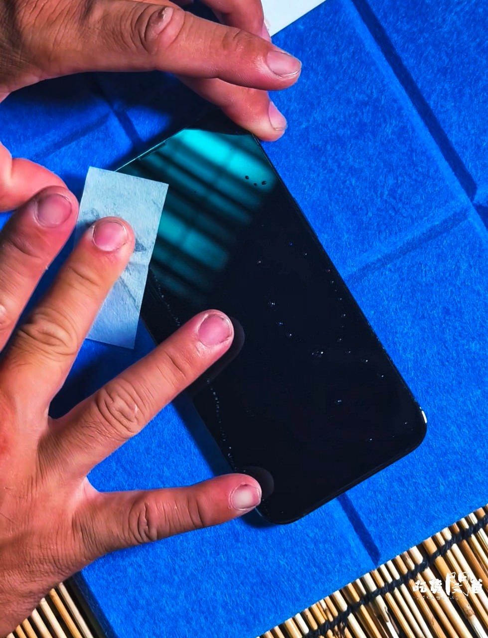 JiaPlus 佳佳貼|iphone手機保護貼推薦,抗藍光、高透光、耐磨抗污、防水防刮,台灣製造的優質保護貼! - 第14張圖 JiaPlus 佳佳貼|iphone手機保護貼推薦,抗藍光、高透光、耐磨抗污、防水防刮,台灣製造的優質保護貼!
