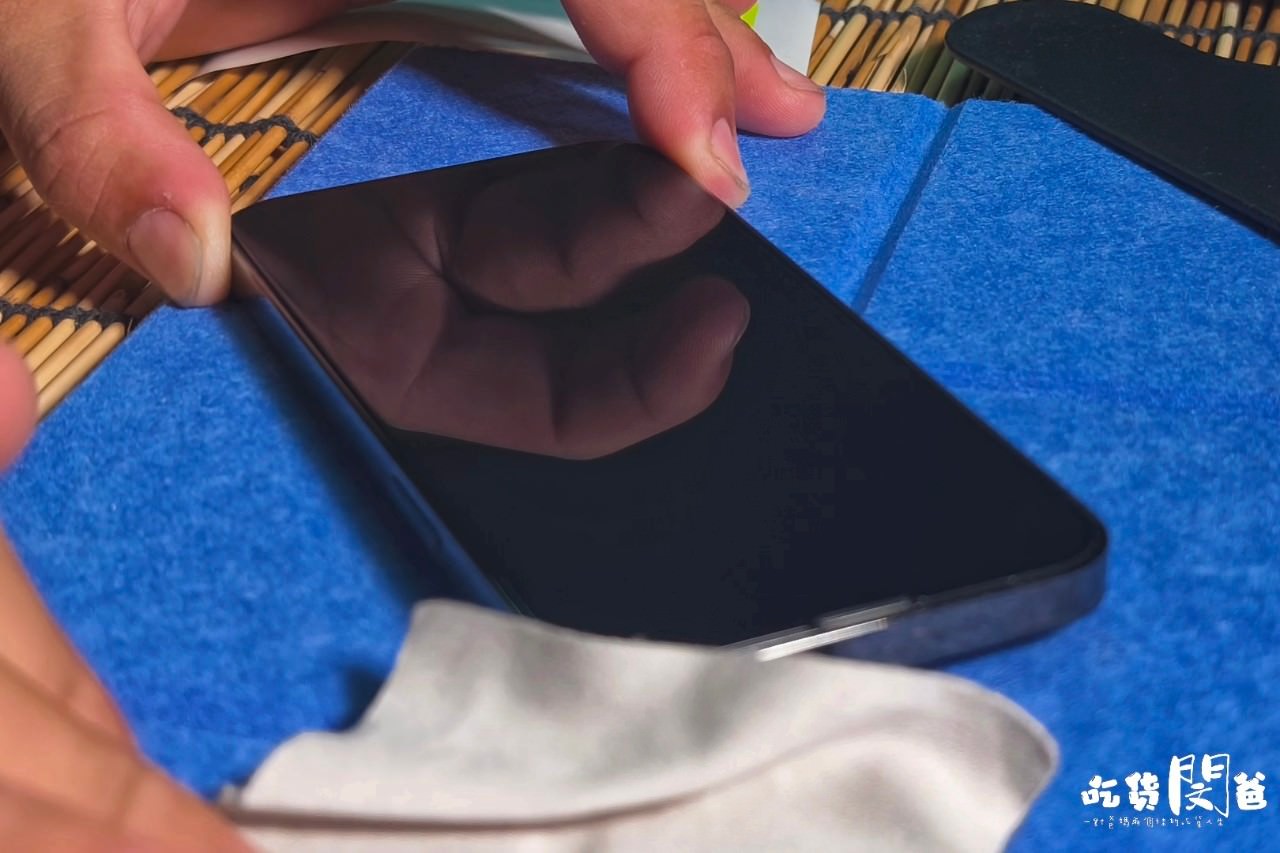 JiaPlus 佳佳貼|iphone手機保護貼推薦,抗藍光、高透光、耐磨抗污、防水防刮,台灣製造的優質保護貼! - 第21張圖 JiaPlus 佳佳貼|iphone手機保護貼推薦,抗藍光、高透光、耐磨抗污、防水防刮,台灣製造的優質保護貼!