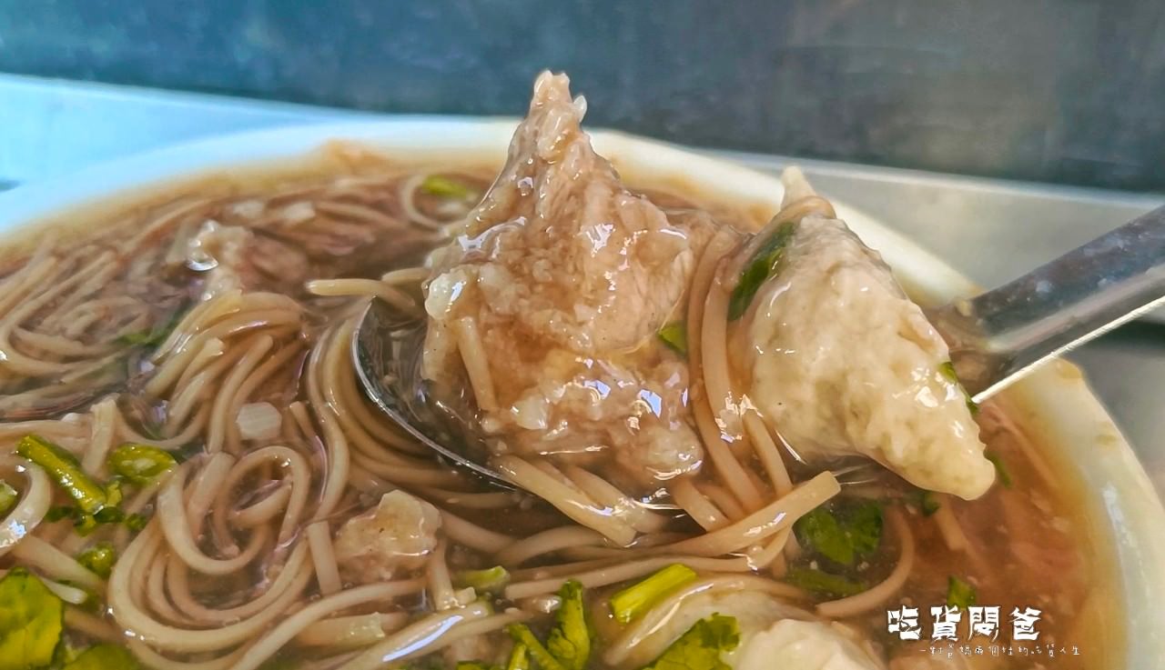 中都麵線羹|高雄三民|銅板價!在地古早味紅麵線,魚塊彈牙、肉塊Q實、羹湯夠味,麵線滑口,一吃愛上! - 第11張圖 中都麵線羹|高雄三民|銅板價!在地古早味紅麵線,魚塊彈牙、肉塊Q實、羹湯夠味,麵線滑口,一吃愛上!