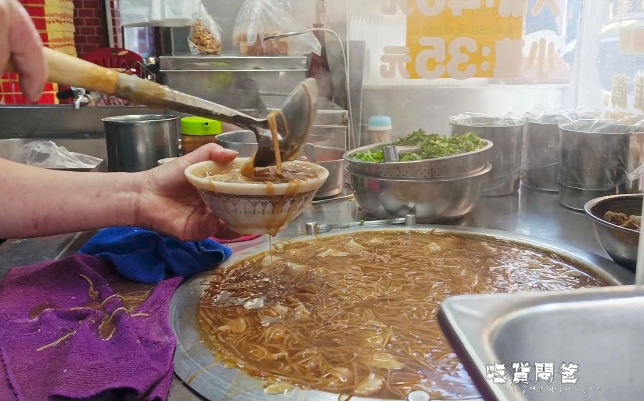 中都麵線羹|高雄三民|銅板價!在地古早味紅麵線,魚塊彈牙、肉塊Q實、羹湯夠味,麵線滑口,一吃愛上! - 第4張圖 中都麵線羹|高雄三民|銅板價!在地古早味紅麵線,魚塊彈牙、肉塊Q實、羹湯夠味,麵線滑口,一吃愛上!