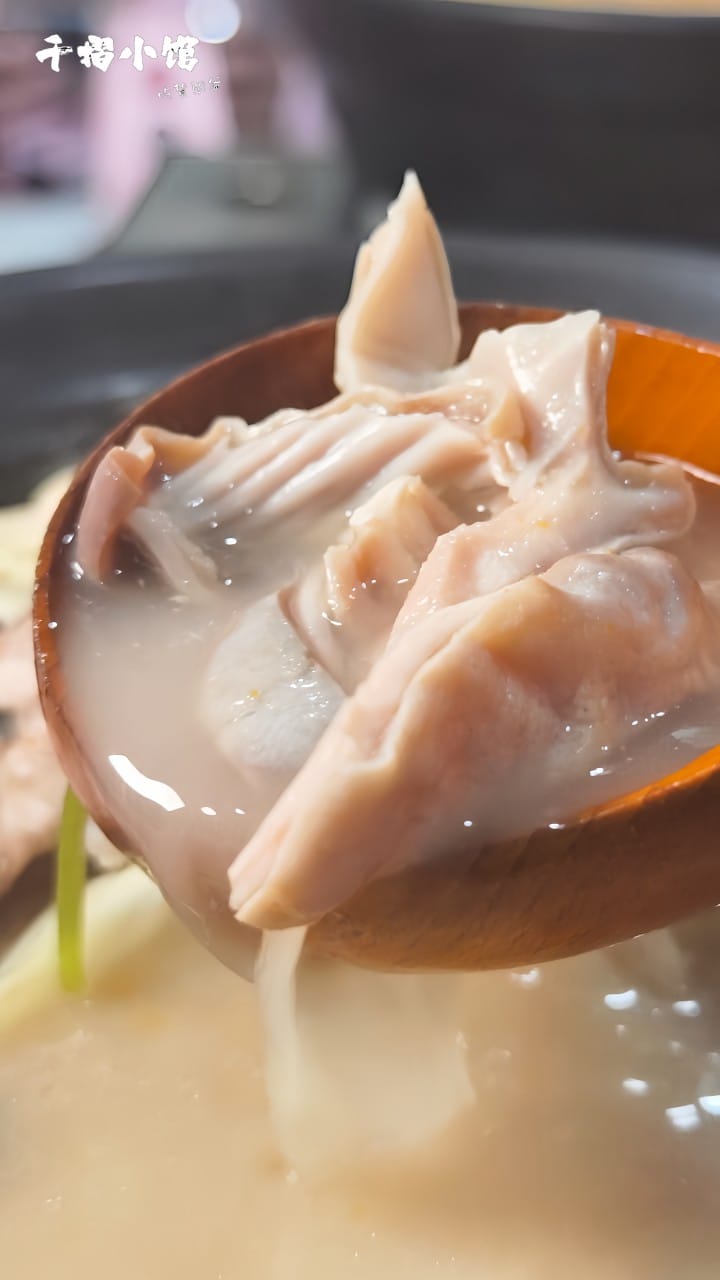 高雄武廟火鍋推薦│千槢小館│酸菜白肉鍋、胡椒豬肚必吃、無敵叉燒飯、泰式涼拌魷魚、起司芋見泥,一吃愛上 - 第38張圖 高雄武廟火鍋推薦│千槢小館│酸菜白肉鍋、胡椒豬肚必吃、無敵叉燒飯、泰式涼拌魷魚、起司芋見泥,一吃愛上