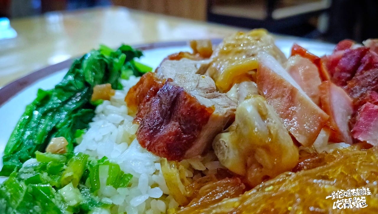 台灣鴨莊｜高雄仁武｜燒鴨皮脆多汁、叉燒鹹甜、油雞獨特醬香、烤豬肉嫩骨酥，在地超人氣便當店！