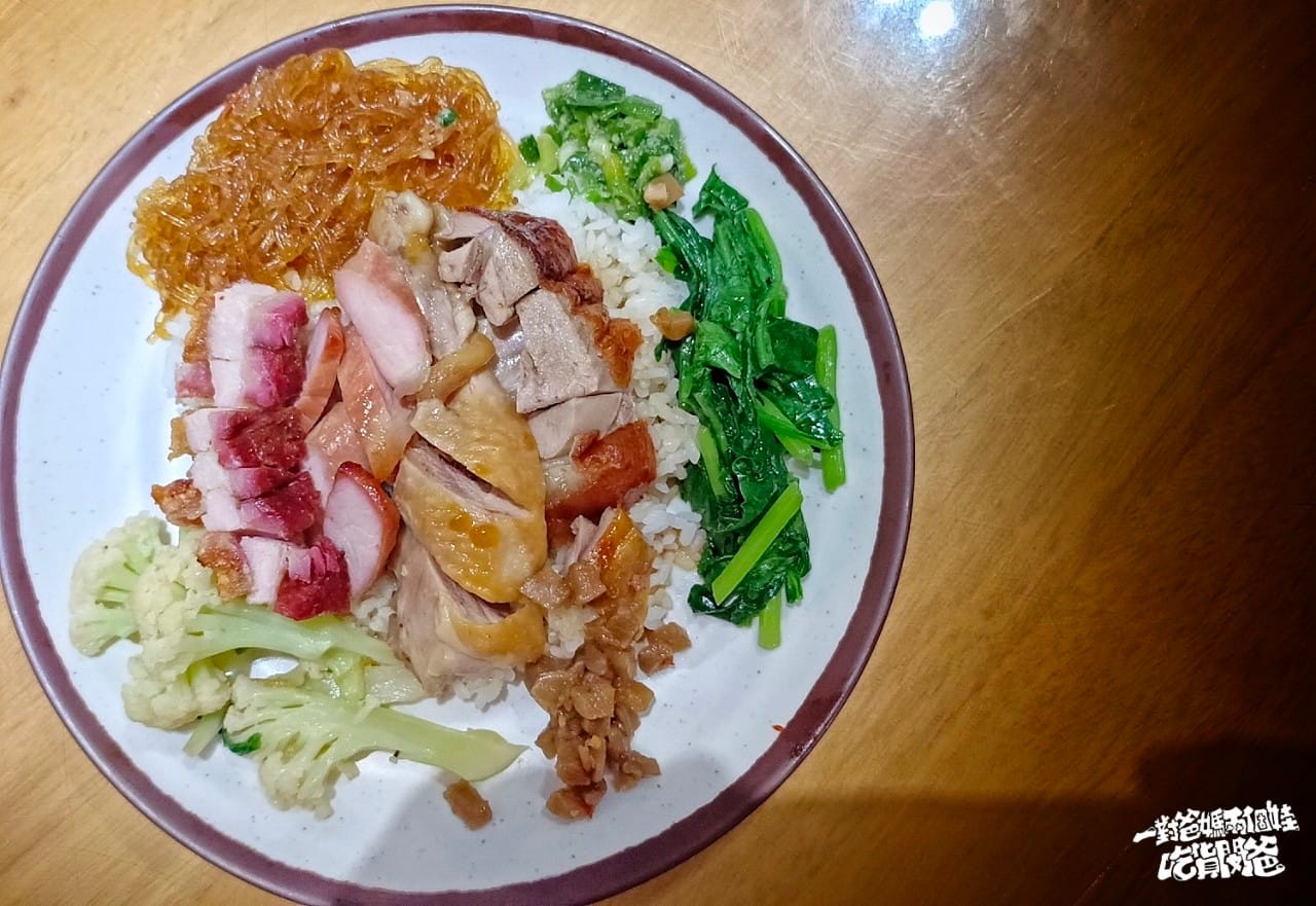 台灣鴨莊｜高雄仁武｜燒鴨皮脆多汁、叉燒鹹甜、油雞獨特醬香、烤豬肉嫩骨酥，在地超人氣便當店！