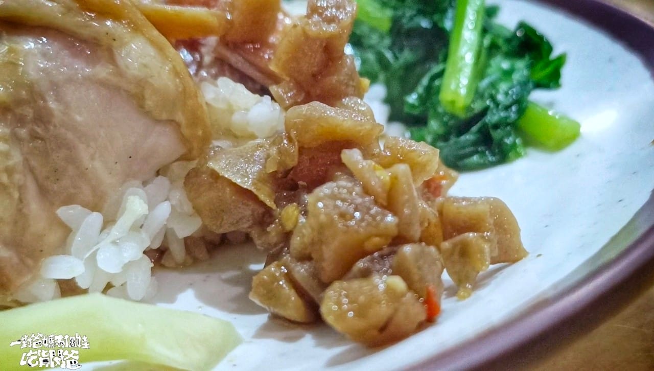 台灣鴨莊｜高雄仁武｜燒鴨皮脆多汁、叉燒鹹甜、油雞獨特醬香、烤豬肉嫩骨酥，在地超人氣便當店！