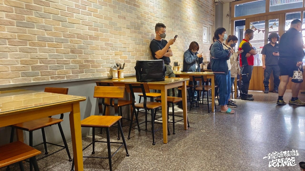 台灣鴨莊｜高雄仁武｜燒鴨皮脆多汁、叉燒鹹甜、油雞獨特醬香、烤豬肉嫩骨酥，在地超人氣便當店！