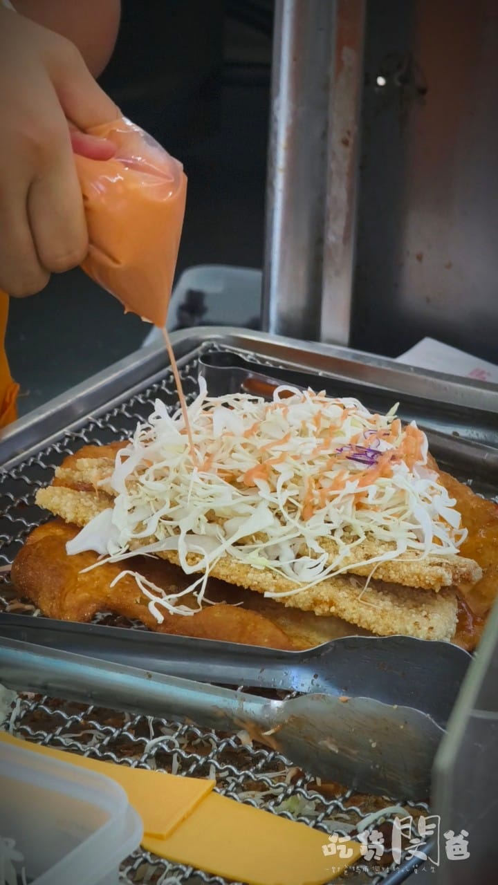 竹力亭炸蛋蔥油餅│台南永康│ 超狂台式下午茶！爆漿炸蛋雞排鬆餅，吃起來酥軟、咬起來飽嘴，一吃愛上！