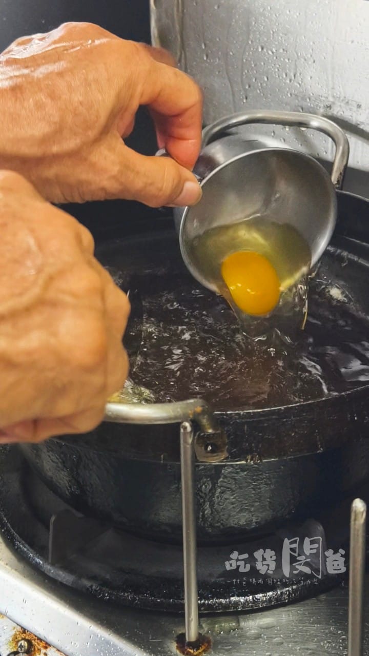 竹力亭炸蛋蔥油餅│台南永康│ 超狂台式下午茶！爆漿炸蛋雞排鬆餅，吃起來酥軟、咬起來飽嘴，一吃愛上！