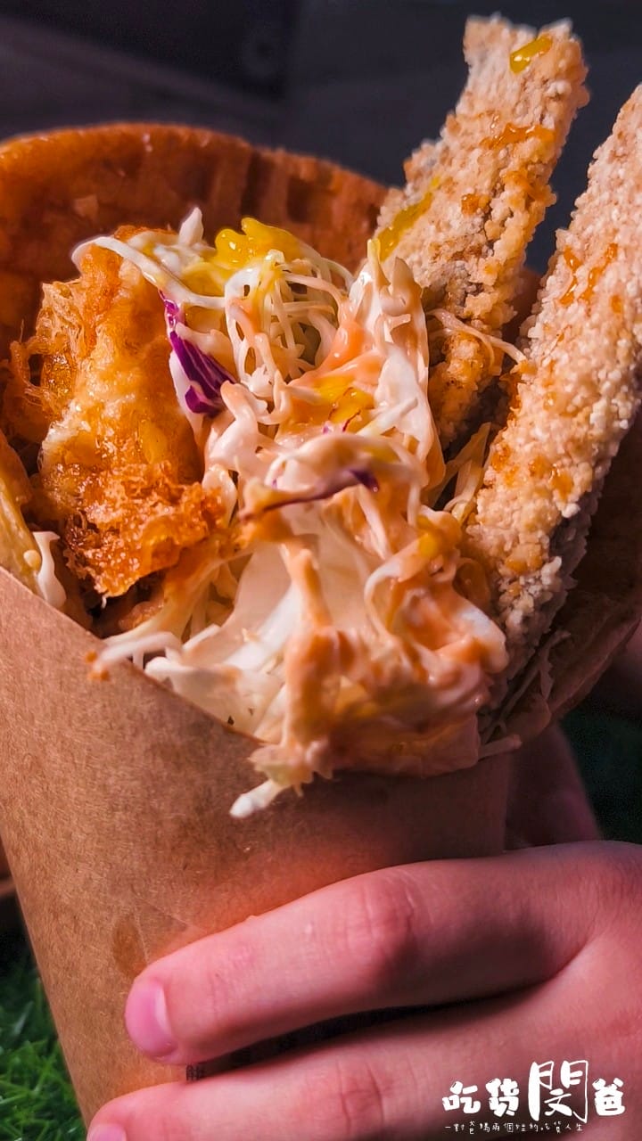 竹力亭炸蛋蔥油餅│台南永康│ 超狂台式下午茶！爆漿炸蛋雞排鬆餅，吃起來酥軟、咬起來飽嘴，一吃愛上！