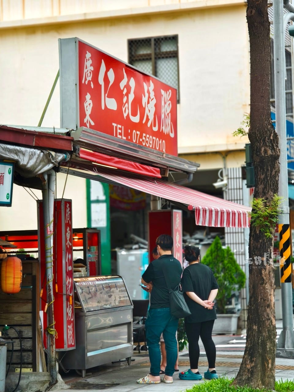 仁記燒臘│高雄左營│超佛！超狂燒臘便當店！口味很討喜！價格超親民！份量超霸氣！讓你一吃成主顧的燒臘店！