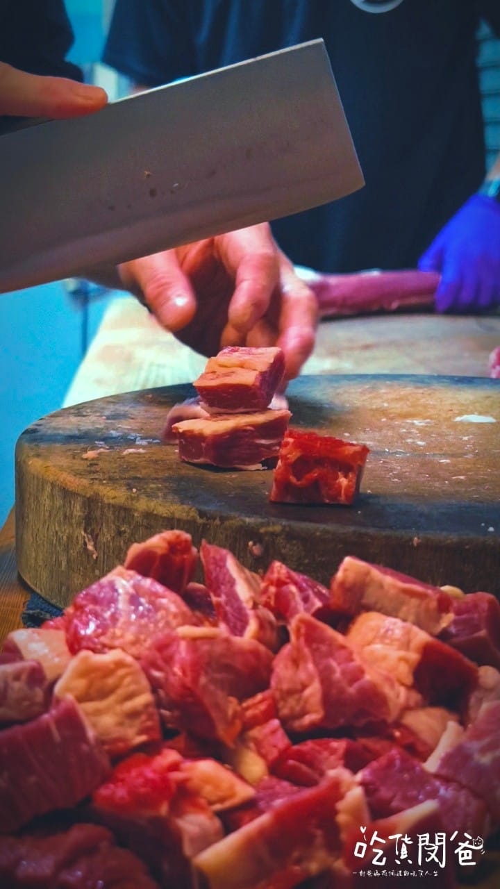 福興牛肉店│高雄新興│隱藏版巷仔內!台灣本土溫體牛專賣,老饕級牛肉,小菜吃到大菜,懶得下廚讓私房料理包幫你端上桌! - 第11張圖 福興牛肉店│高雄新興│隱藏版巷仔內!台灣本土溫體牛專賣,老饕級牛肉,小菜吃到大菜,懶得下廚讓私房料理包幫你端上桌!