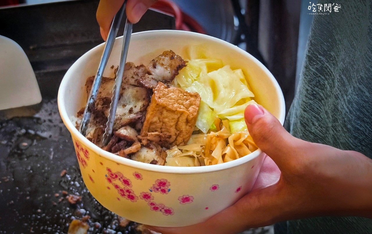 高雄便當推薦│老爺美食館鳳山店│米其林認證的平價便當,迷人焦糖燻鴨香!鴨腿、鴨胸、香茅煎肉混搭鴨絲飯一吃愛上!打包回家! - 第31張圖 高雄便當推薦│老爺美食館鳳山店│米其林認證的平價便當,迷人焦糖燻鴨香!鴨腿、鴨胸、香茅煎肉混搭鴨絲飯一吃愛上!打包回家!