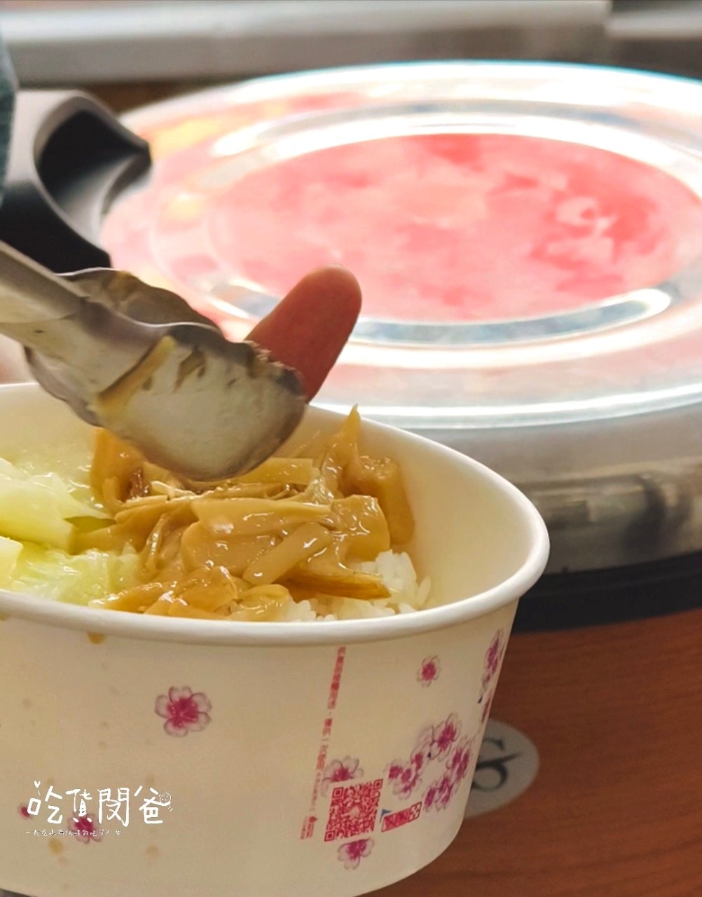 高雄便當推薦│老爺美食館鳳山店│米其林認證的平價便當,迷人焦糖燻鴨香!鴨腿、鴨胸、香茅煎肉混搭鴨絲飯一吃愛上!打包回家! - 第25張圖 高雄便當推薦│老爺美食館鳳山店│米其林認證的平價便當,迷人焦糖燻鴨香!鴨腿、鴨胸、香茅煎肉混搭鴨絲飯一吃愛上!打包回家!
