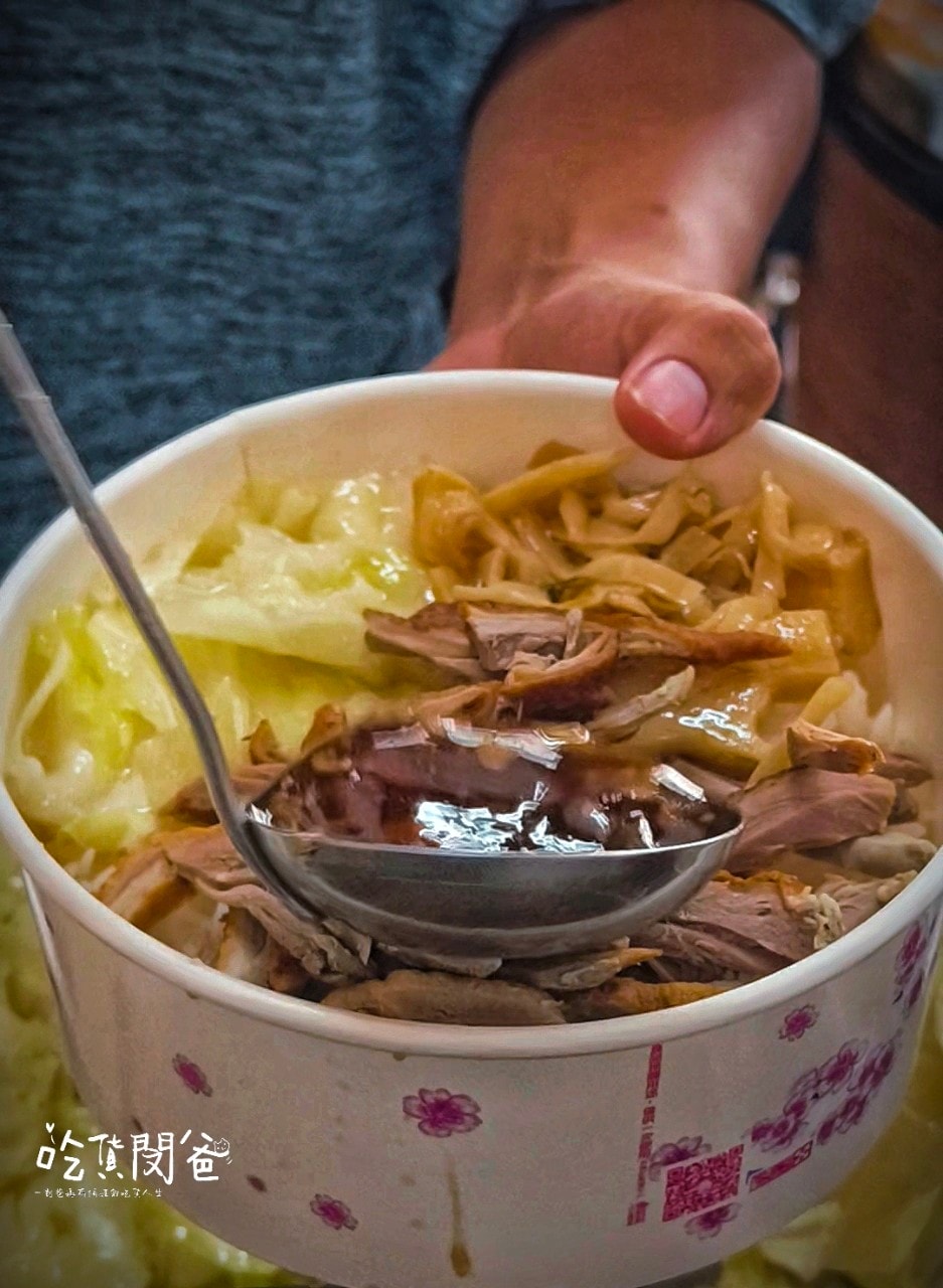 高雄便當推薦│老爺美食館鳳山店│米其林認證的平價便當,迷人焦糖燻鴨香!鴨腿、鴨胸、香茅煎肉混搭鴨絲飯一吃愛上!打包回家! - 第27張圖 高雄便當推薦│老爺美食館鳳山店│米其林認證的平價便當,迷人焦糖燻鴨香!鴨腿、鴨胸、香茅煎肉混搭鴨絲飯一吃愛上!打包回家!