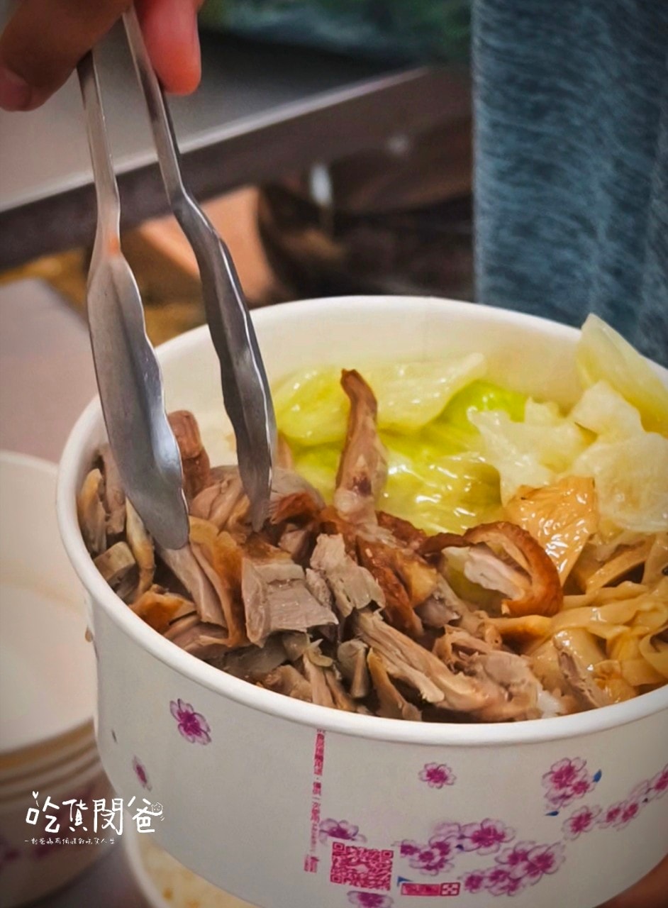 高雄便當推薦│老爺美食館鳳山店│米其林認證的平價便當,迷人焦糖燻鴨香!鴨腿、鴨胸、香茅煎肉混搭鴨絲飯一吃愛上!打包回家! - 第22張圖 高雄便當推薦│老爺美食館鳳山店│米其林認證的平價便當,迷人焦糖燻鴨香!鴨腿、鴨胸、香茅煎肉混搭鴨絲飯一吃愛上!打包回家!