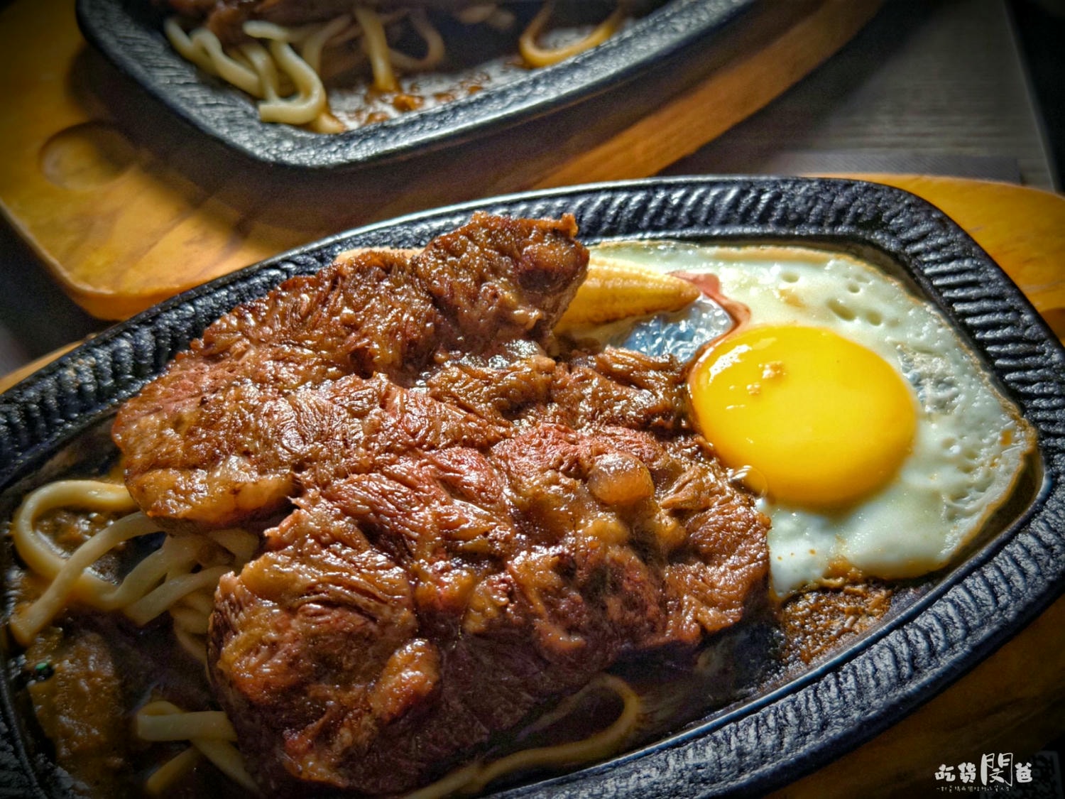 高雄小港吃到飽│靠炙燒牛排│超派牛排CP價！自助吧、鐵板麵還讓你爽爽吃！不吃還好，一吃愛上！