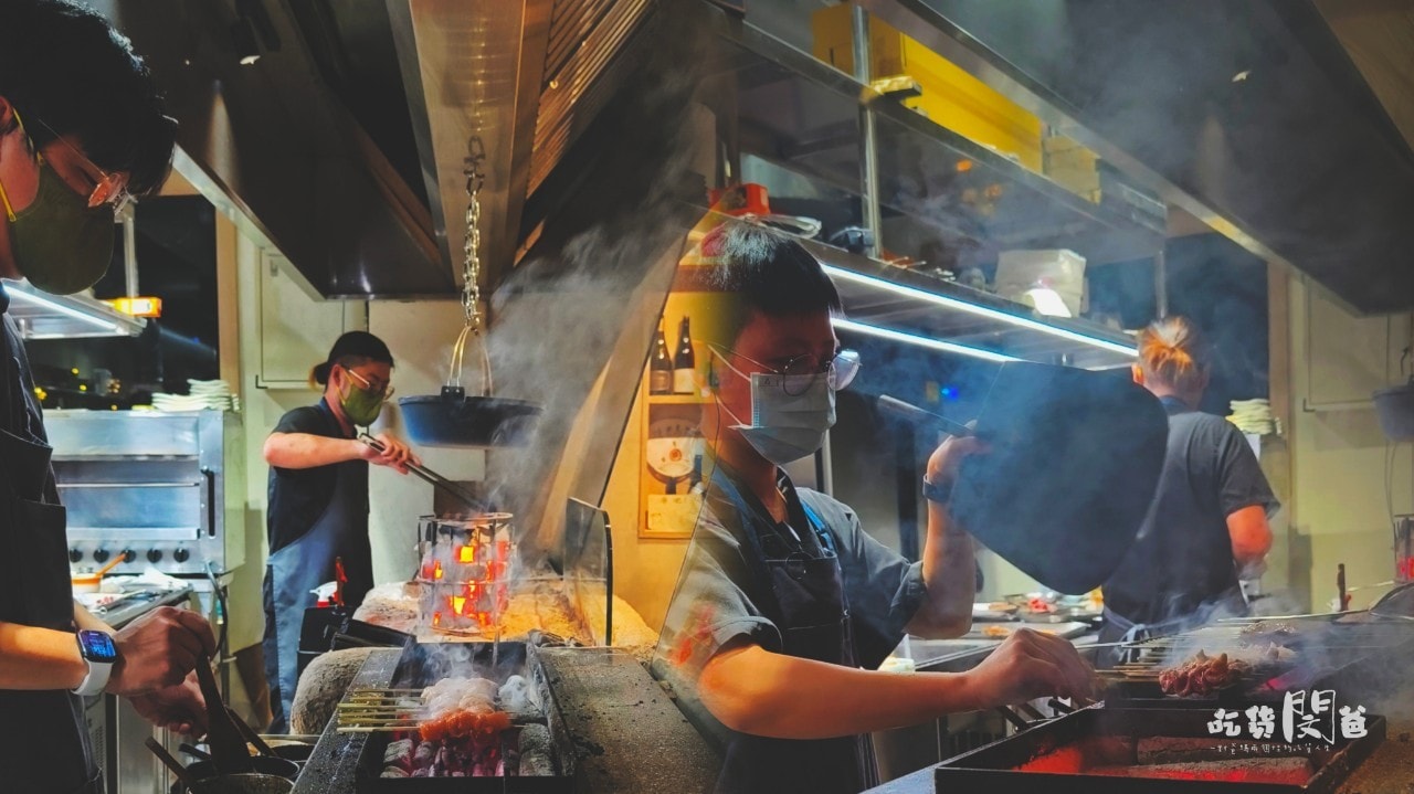 串吧酒食居│高雄前金│隱藏版食堂!超派宵夜場、最狂串燒,會一吃愛上! - 第3張圖 串吧酒食居│高雄前金│隱藏版食堂!超派宵夜場、最狂串燒,會一吃愛上!