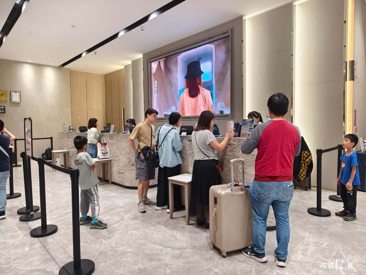 台中鳳凰酒店│入住卡樂親子房，星際樂園、鳳凰食號讓你吃到飽、玩到爽！