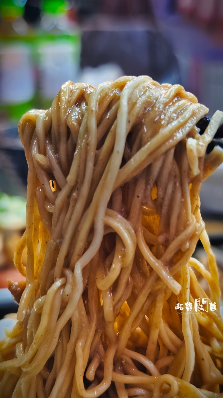 光華路溫家麵館│高雄前鎮│老店新開！麵必吃、滷味必點、湯必喝！高CP宵夜場，你會愛上！
