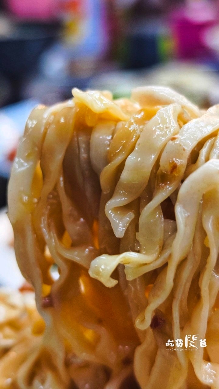 光華路溫家麵館│高雄前鎮│老店新開！麵必吃、滷味必點、湯必喝！高CP宵夜場，你會愛上！