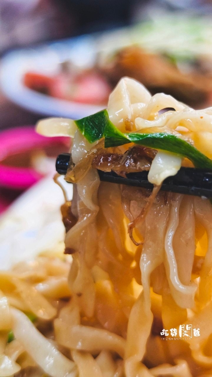 光華路溫家麵館│高雄前鎮│老店新開！麵必吃、滷味必點、湯必喝！高CP宵夜場，你會愛上！