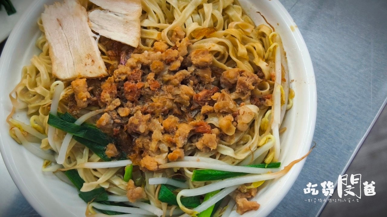 光華路溫家麵館│高雄前鎮│老店新開！麵必吃、滷味必點、湯必喝！高CP宵夜場，你會愛上！