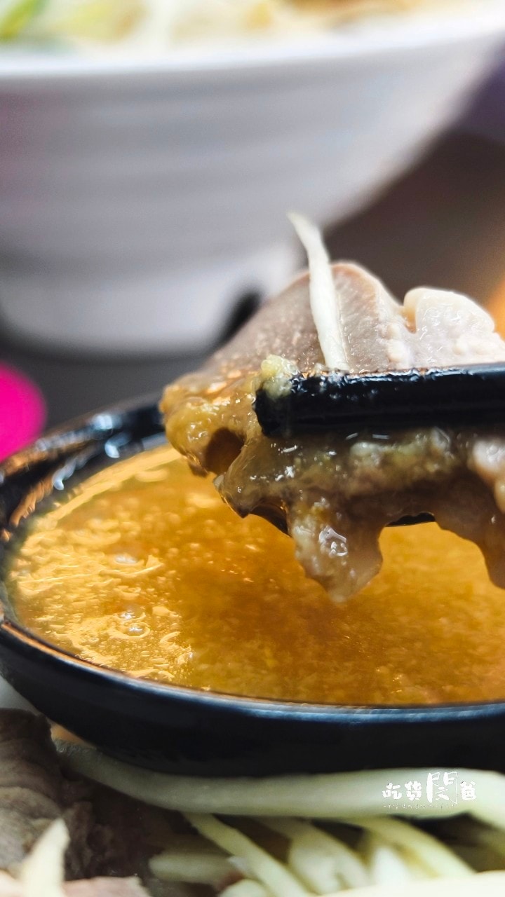 光華路溫家麵館│高雄前鎮│老店新開！麵必吃、滷味必點、湯必喝！高CP宵夜場，你會愛上！