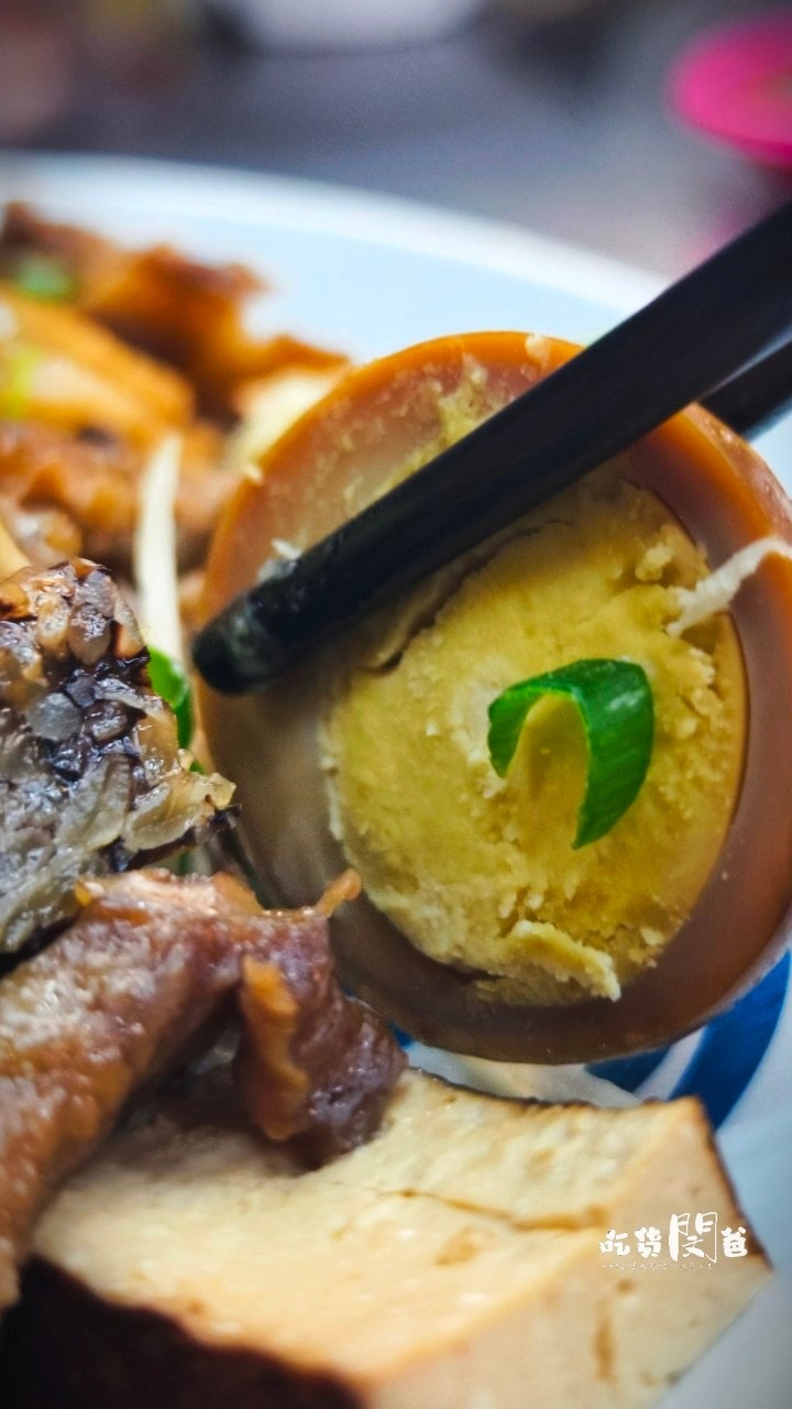 光華路溫家麵館│高雄前鎮│老店新開！麵必吃、滷味必點、湯必喝！高CP宵夜場，你會愛上！