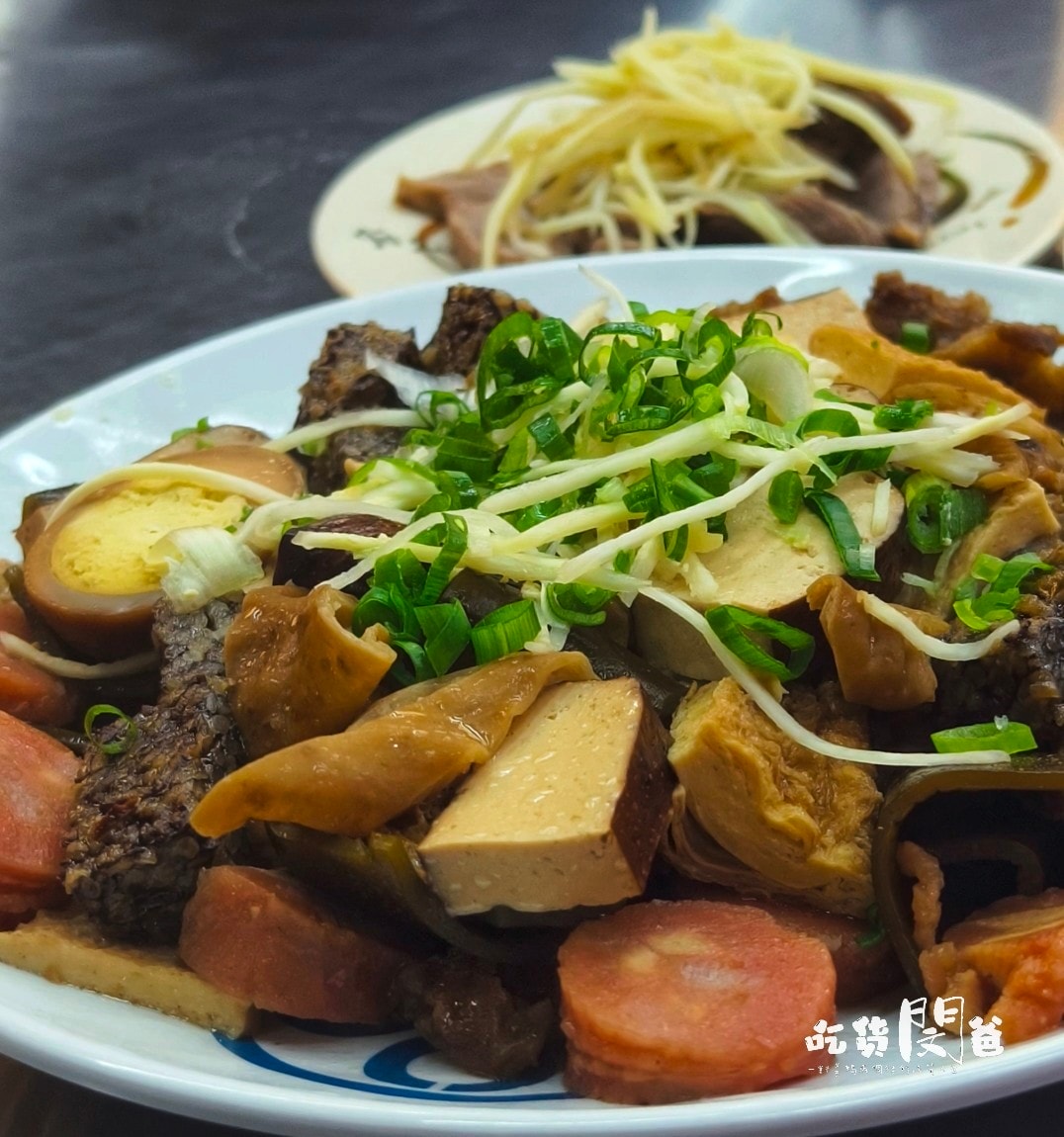 光華路溫家麵館│高雄前鎮│老店新開！麵必吃、滷味必點、湯必喝！高CP宵夜場，你會愛上！