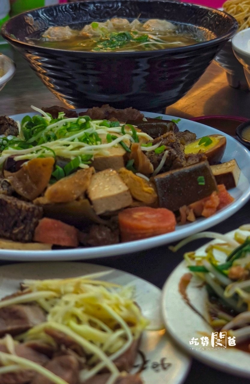 光華路溫家麵館│高雄前鎮│老店新開！麵必吃、滷味必點、湯必喝！高CP宵夜場，你會愛上！