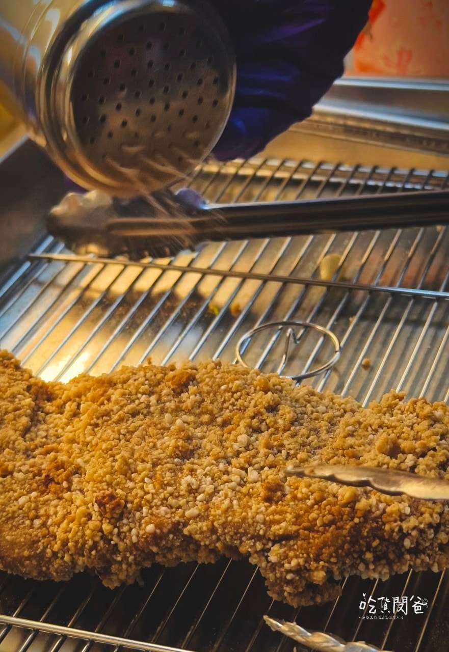 蘋果雞鹹酥雞│高雄鳳山│必吃！厚重多汁的６０元比臉大雞排！超佛！超派！超愛！