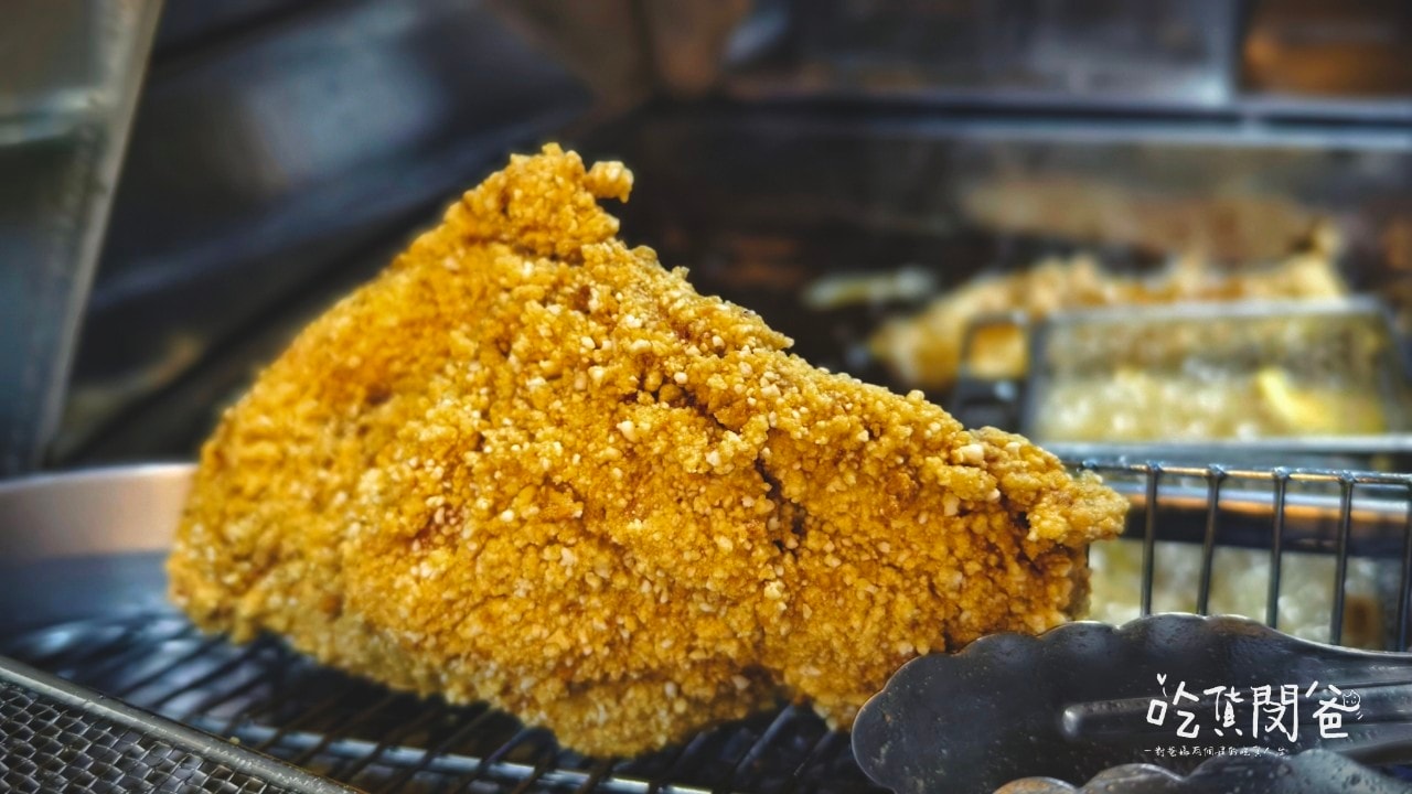 蘋果雞鹹酥雞│高雄鳳山│必吃！厚重多汁的６０元比臉大雞排！超佛！超派！超愛！