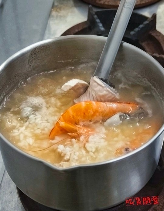 欣漁翁海產粥2.0 │高雄三民 │超狂巨無霸料多多人氣海產粥，一人吃兩人補！