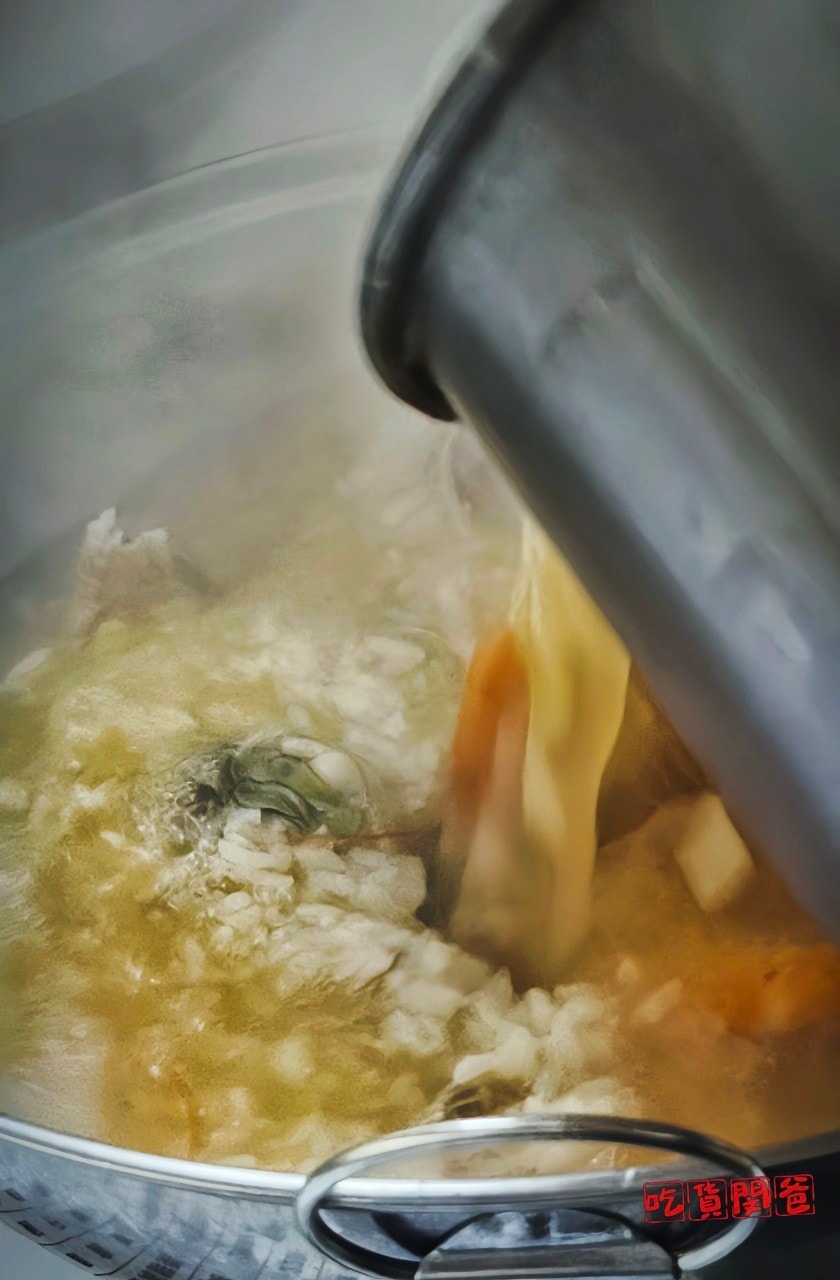 欣漁翁海產粥2.0 │高雄三民 │超狂巨無霸料多多人氣海產粥，一人吃兩人補！