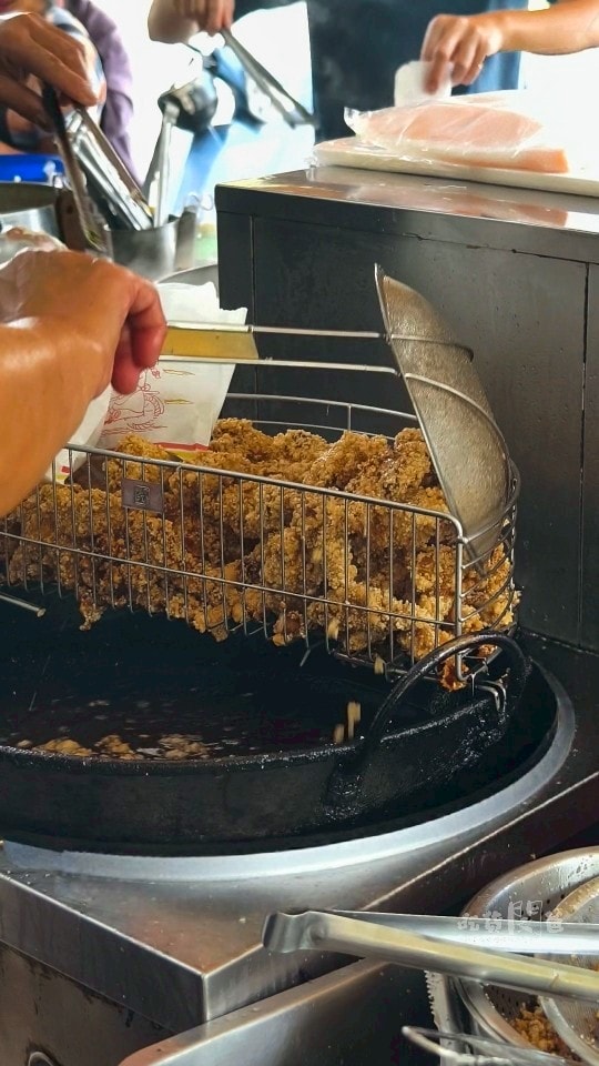 古早味土魠魚碗粿|高雄前鎮,炸魚超讚!肉粽碗粿Q彈,肉羹口感更是討喜! - 第19張圖 古早味土魠魚碗粿|高雄前鎮,炸魚超讚!肉粽碗粿Q彈,肉羹口感更是討喜!